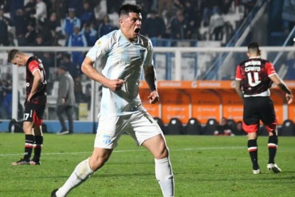 Atlético Tucumán lo ganó en el final y bajó a Instituto