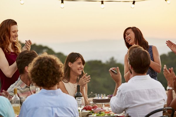 El secreto de la felicidad de los españoles se basa en 7 mandamientos