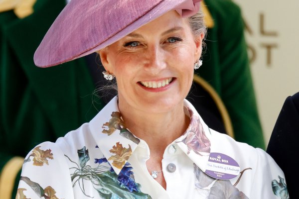 Esta es la pequeña marca española de vestidos estampados que ha conquistado a la realeza británica