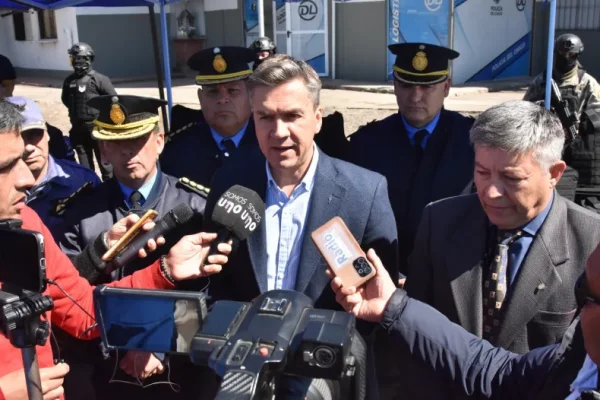 Zdero entregó 600 chalecos antibalas a la Policía como parte del plan estratégico en seguridad
