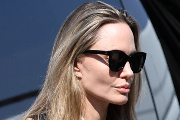 Angelina Jolie sorprende en Venecia y se une al rubio más favorecedor y tendencia