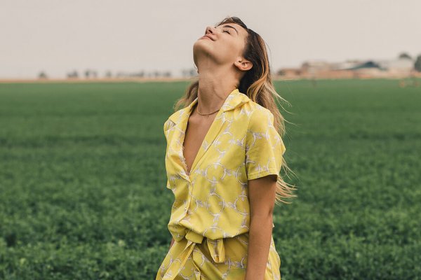 El poderoso hábito que impulsa la felicidad de las mujeres según el gurú de Harvard Arthur Brooks
