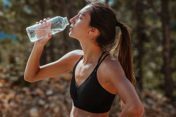 7+5 gestos para desintoxicar el cuerpo que ayudan a perder los kilos del verano sin hacer dieta