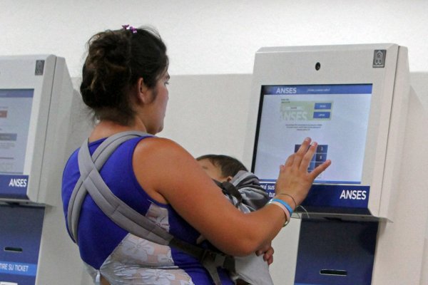 Beneficiarios de la asignación deben presentar la libreta AUH