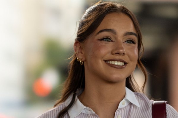 Las mujeres cool de Nueva York ya llevan el color de labios del otoño