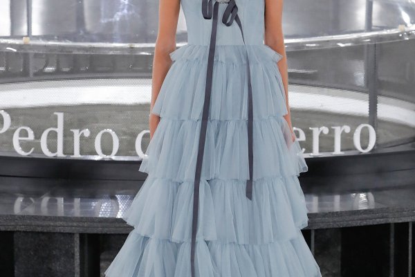 5 claves del desfile de Pedro del Hierro  para ser la invitada con más estilo