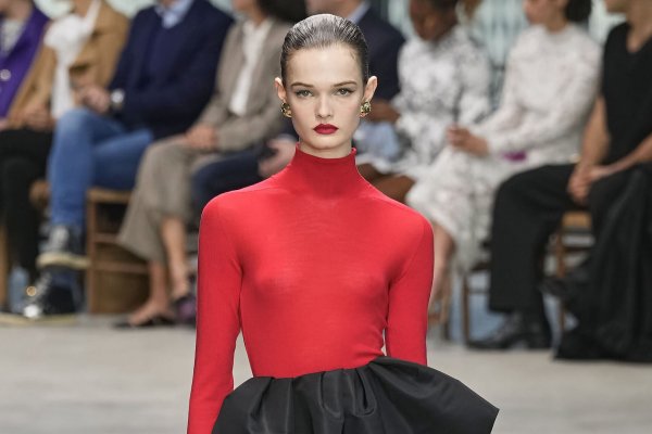 Adiós al mate: el maquillaje de este otoño es glossy