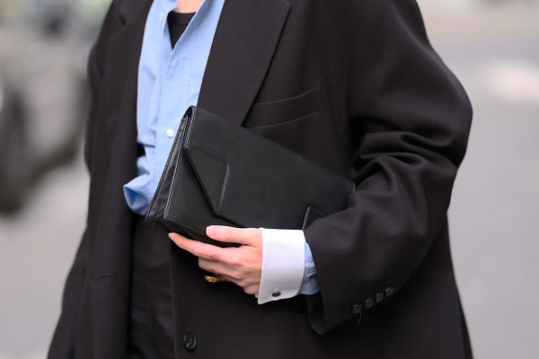 Solo Londres podía enseñarnos a llevar el blazer de forma magistral este otoño