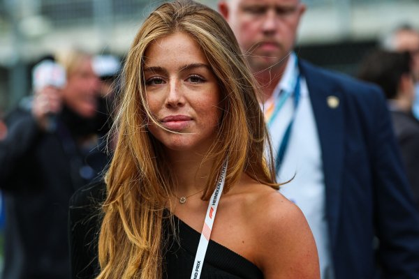 El estilazo de Alexia de Holanda, del vestido más elegante  de Zara a las zapatillas que comparte con Leonor