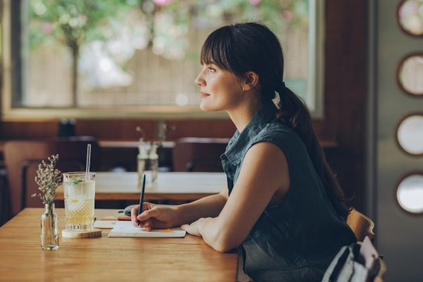 La herramienta favorita de las personas inteligentes para crear un nuevo hábito según James Clear
