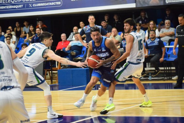 Regatas Corrientes sufrió para ganar en el debut