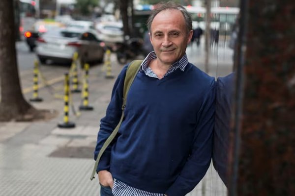Juan José Becerra: “Es un error considerar que se lee solo cuando hay un libro enfrente”