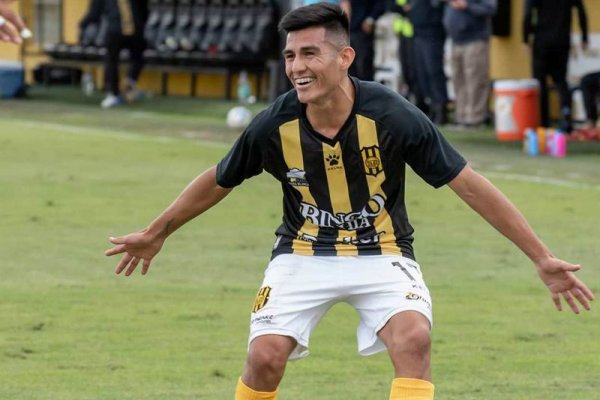 Huracán Corrientes, Empedrado y Mandiyú van en zonas de tres clubes