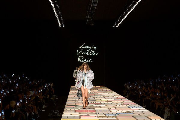 Las claves del desfile de Louis Vuitton, Zendaya en el front row, sandalias arriesgadas y detalles futuristas