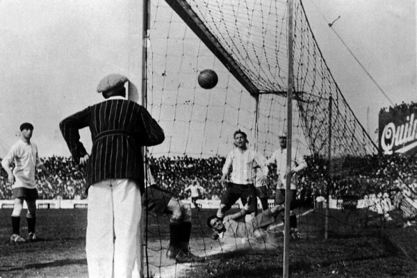 Cumple 100 años el gol que Messi todavía no pudo hacer