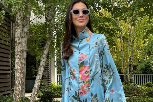 El original look de madrina de Sassa de Osma que nos inspira para nuestras próximas bodas