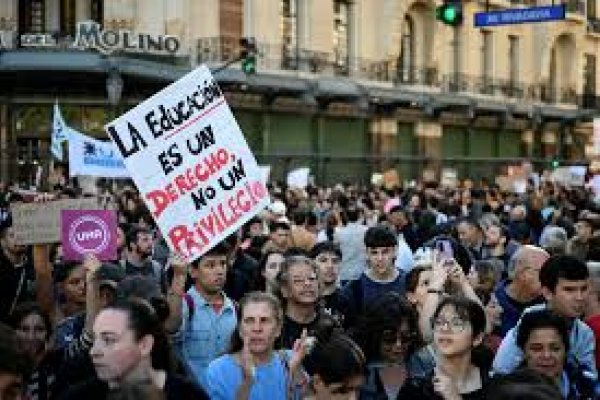 Universidad versus totalitarismo