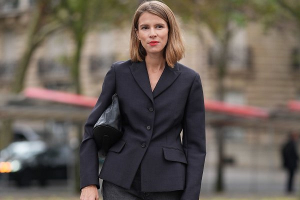 Mas allá de Zara, las firmas donde las chicas clásicas y minimalistas compran sus prendas para ir a la oficina