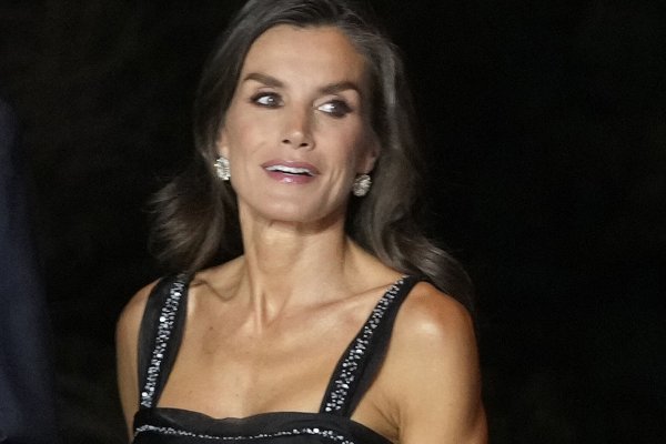 La reina Letizia estrena su vestido de fiesta más espectacular hasta la fecha en los Premios Planeta