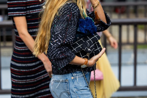 3 marcas de moda donde encontrar la chaqueta de tweed que las parisinas veneran y que perdurará en tu armario