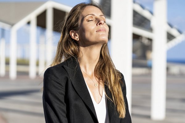 Cómo evitar tener mente de mono y cerebro de vaca según un psicólogo experto en ansiedad