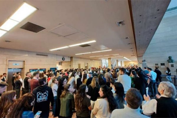 Fuerte cruce de trabajadores judiciales de Santa Fe con funcionarios del Gobierno provincial