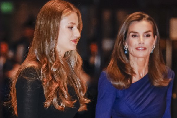 El espectacular vestido de Letizia en el concierto de los Premios Princesa de Asturias está por 130 euros a tu alcance