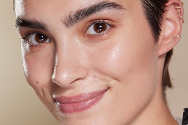Los mejores sérums de ácido hialurónico que los cosmetólogos y dermatólogos recomiendan para todo tipo de pieles