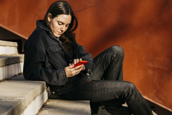 ¿Miedo, incertidumbre y ansiedad por exceso de noticias negativas? 10 claves para estar bien informada y protegerte, según los psicólogos