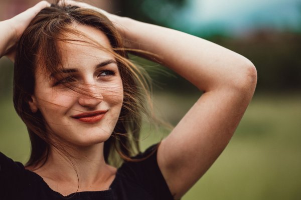 Qué significa que las mujeres recordemos cada detalle de una cena romántica y ellos no, según esta prestigiosa neuropsiquiatra