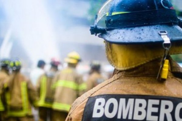Bomberos Voluntarios de Corrientes piden colaboración de agua y golosinas