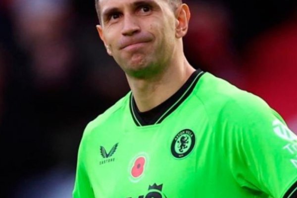 El Dibu Martínez encendió las alarmas en la derrota de Aston Villa