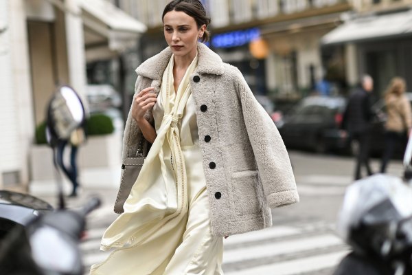 Los 5 vestidos que serán tendencia en 2025 (y que son ya una buena idea para esta Navidad)