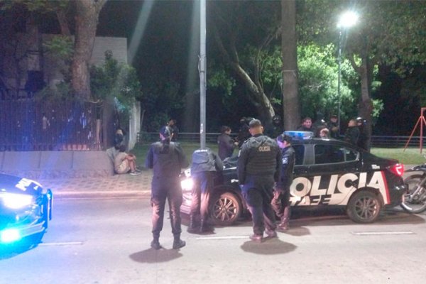 Intentó entrar a robar a un bar de la zona norte pero quedó colgado de la reja