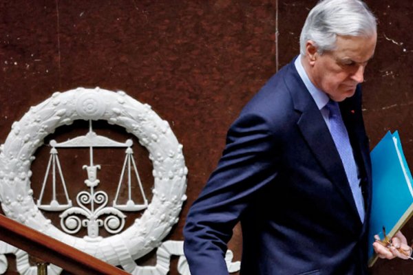 Renuncia el primer ministro francés Michel Barnier y pone en jaque al Gobierno de Macron