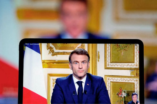 Emmanuel Macron asegura que continuará hasta el final de su presidencia en Francia