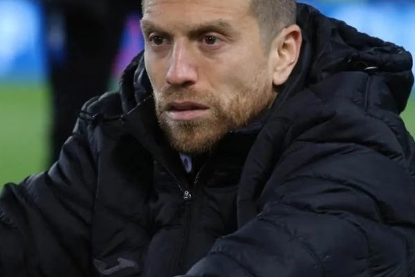 El Papu Gómez se sumó a un inesperado equipo