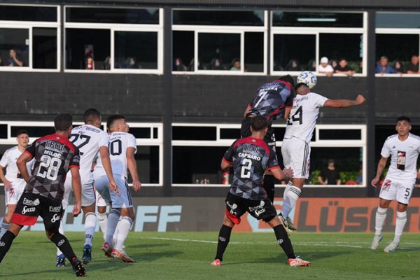 Riestra y Barracas Central, empataron sin goles en el inicio de la penúltima fecha