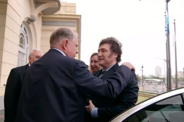 Con la presencia de Javier Milei, se desarrolla en Montevideo la cumbre del Mercosur
