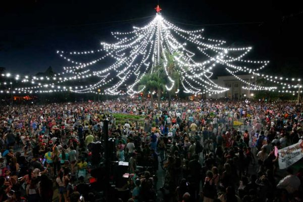 Se viene el tradicional encendido del arbolito de Navidad con un horario especial