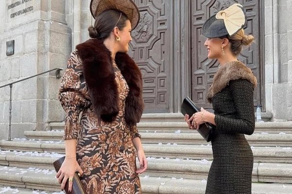 Las invitadas más elegantes del fin de semana son hermanas y sus vestidos de invierno son de la misma marca española