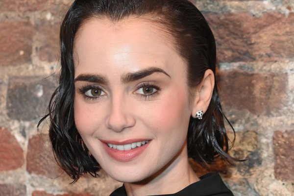 El pelo sleek está de moda: el peinado con efecto sin lavar será el más visto de la Navidad