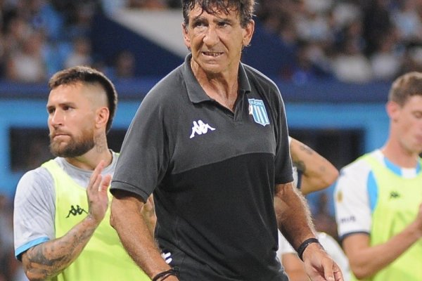 El palito de Costas a Milito en Racing: 