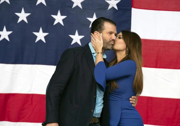 Trump consuela a la prometida de su hijo: la manda de embajadora a Grecia el día en que cazan a Donald Jr. con su nueva novia