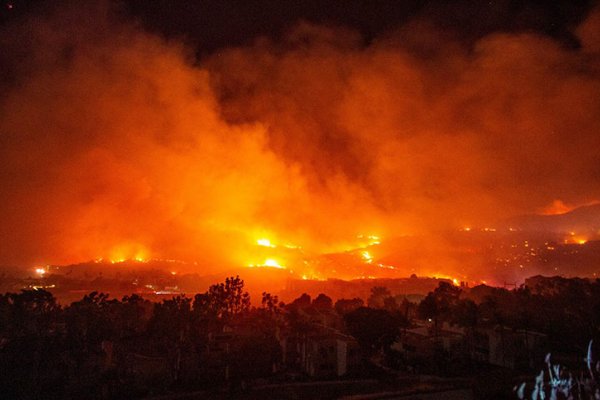 California bajo fuego: 6.000 personas debieron ser evacuadas por los incendios