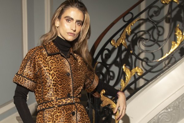 Alejandra Domínguez y su look para celebrar la Navidad con el estampado estrella del invierno