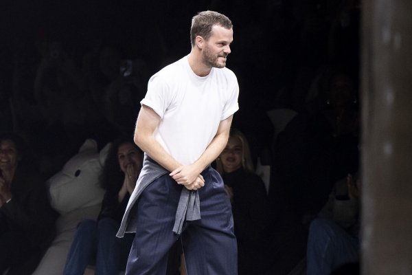 Quién es Matthieu Blazy, el diseñador que ocupará la silla de Karl Lagerfeld en Chanel