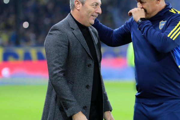 El DT de Huracán le apuntó a Boca y River en la previa: 