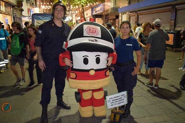 La solidaridad estuvo presente en La Noche de las Peatonales