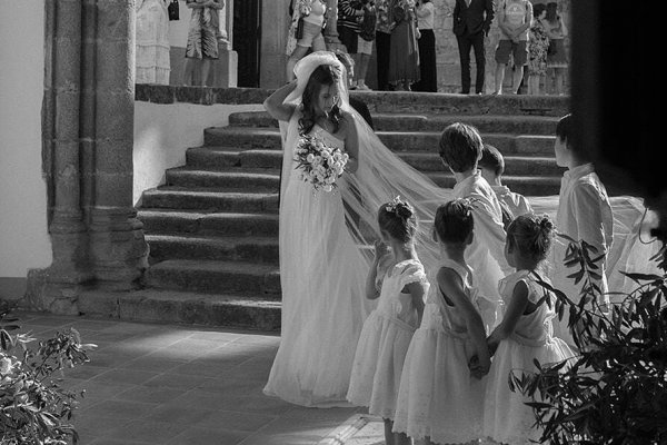 La novia alemana que se casó en Portugal con un vestido inspirado en Elie Saab y Dior